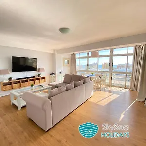https://sky-sea-holidays-la-carihuela-torremolinos.es-andalucia.com